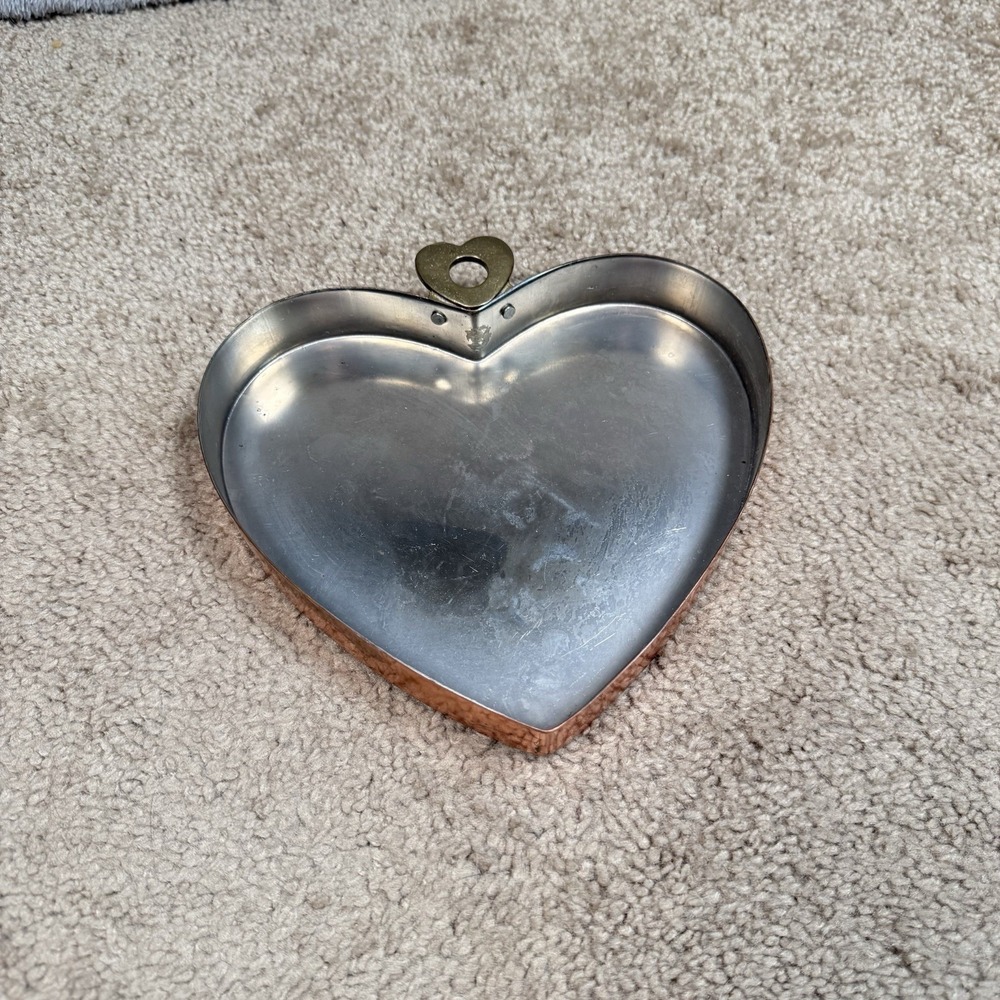 Vtg Copper Heart Shaped Mold/Cake Pan Wall Hanging Kitchen Decor Farmhouse 6"